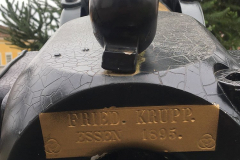 Canhão em frente ao panteon dos heróis em detalhe