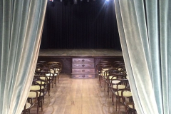 Vista da entrada para a plateia no teatro são joão